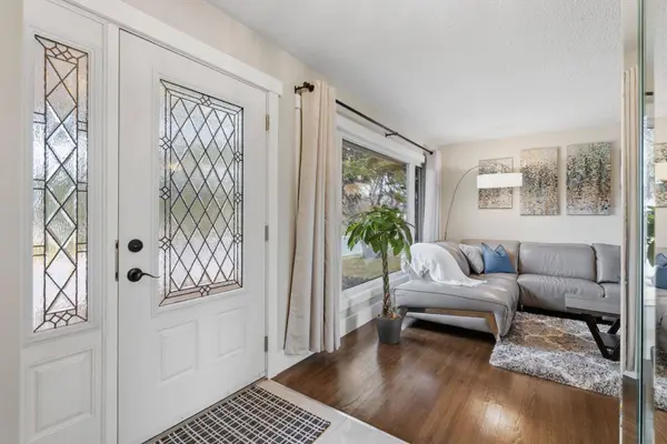 10015 Maplecreek DR SE, Calgary, AB T2J 1T7