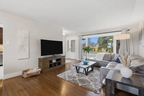 10015 Maplecreek DR SE, Calgary, AB T2J 1T7