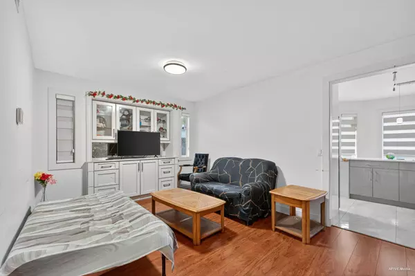 12079 84a AVE, Surrey, BC V3W 0S7