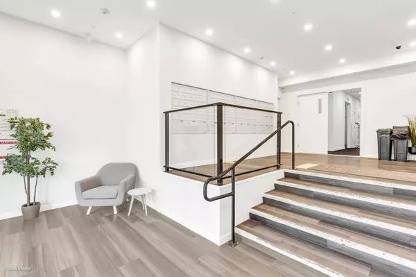 13623 81a AVE #416, Surrey, BC V3W 3N7