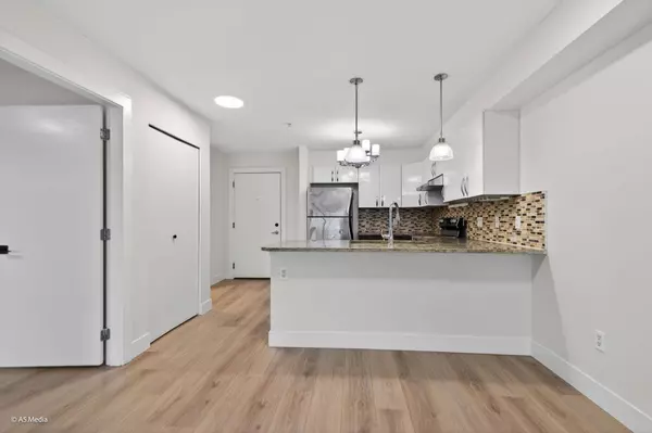 13555 Gateway DR #318, Surrey, BC V3T 0B5