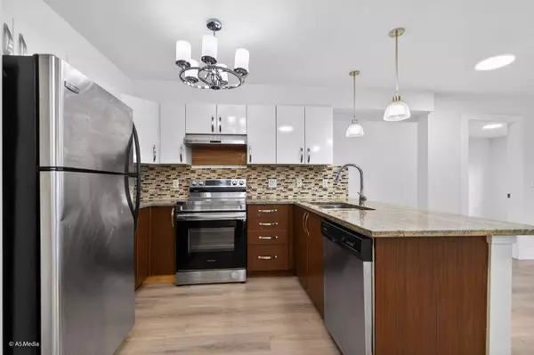 13555 Gateway DR #318, Surrey, BC V3T 0B5