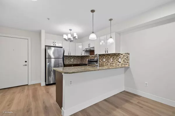 13555 Gateway DR #318, Surrey, BC V3T 0B5