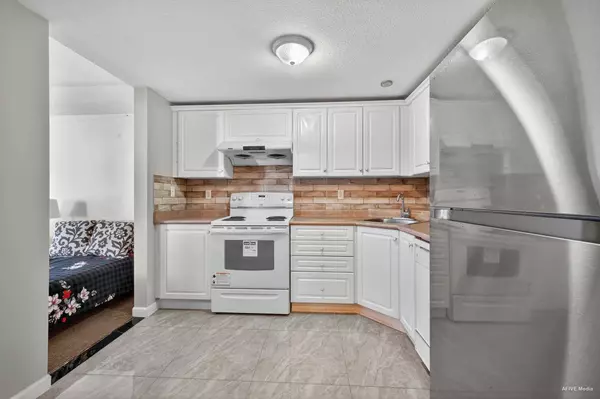 13780 76 AVE #306, Surrey, BC V3W 1E5