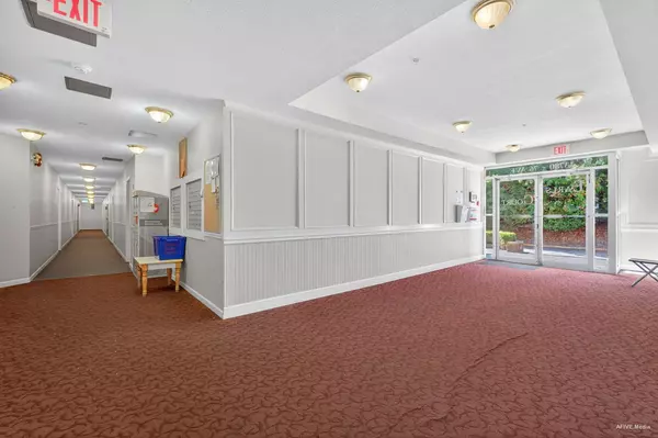 13780 76 AVE #306, Surrey, BC V3W 1E5