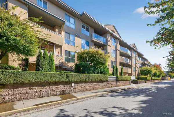 13780 76 AVE #306, Surrey, BC V3W 1E5