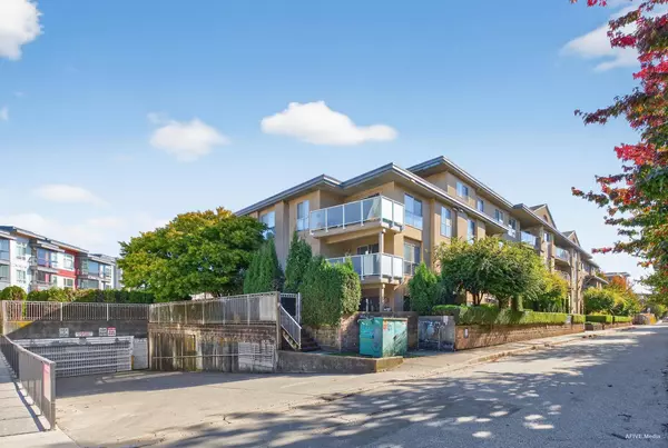 13780 76 AVE #306, Surrey, BC V3W 1E5