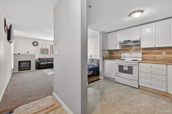 13780 76 AVE #306, Surrey, BC V3W 1E5