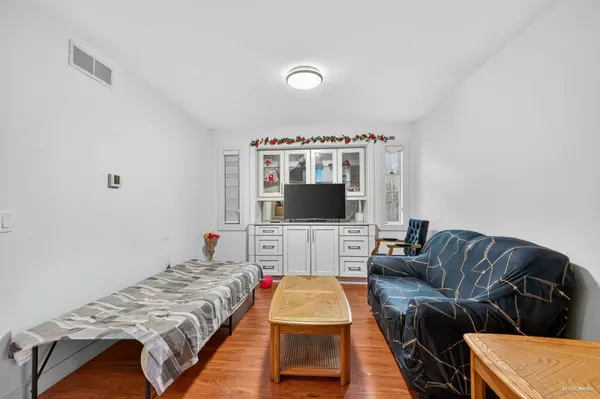 12079 84a AVE, Surrey, BC V3W 0S7