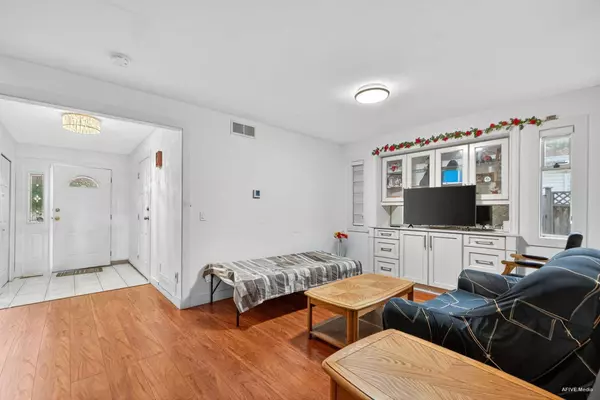 12079 84a AVE, Surrey, BC V3W 0S7