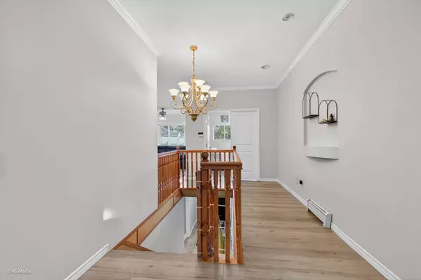 14170 65 AVE, Surrey, BC V3W 1N1