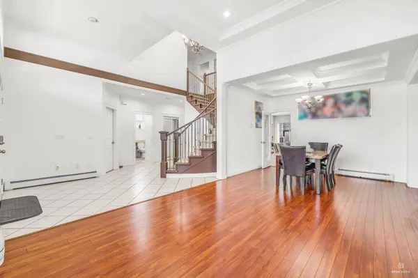 12168 96a AVE, Surrey, BC V3V 7C3