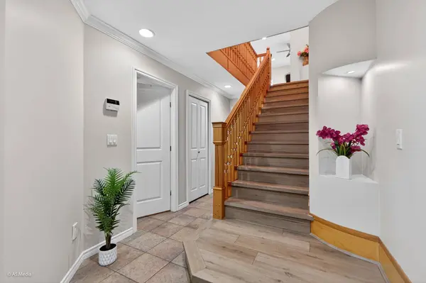 14170 65 AVE, Surrey, BC V3W 1N1