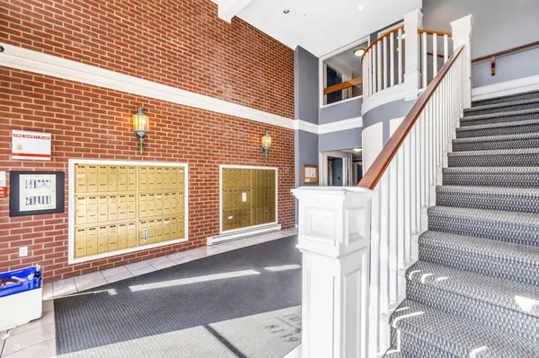 8139 121a ST #303, Surrey, BC V3W 0Z2