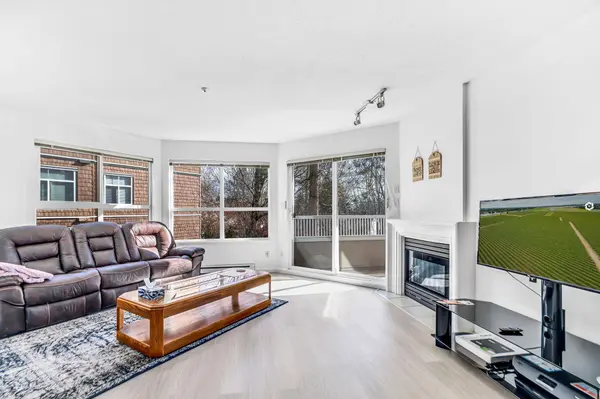 8139 121a ST #303, Surrey, BC V3W 0Z2