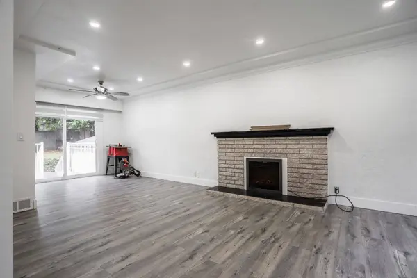 11318 Glen Avon DR, Surrey, BC V3R 4Y5