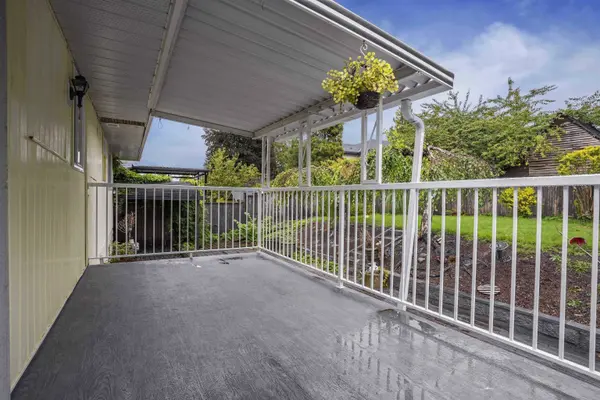 11318 Glen Avon DR, Surrey, BC V3R 4Y5