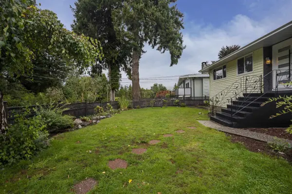 11318 Glen Avon DR, Surrey, BC V3R 4Y5