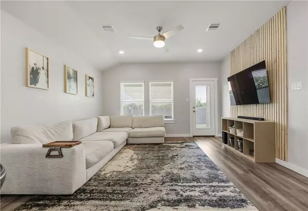 1104 Amistad LOOP, College Station, TX 77845