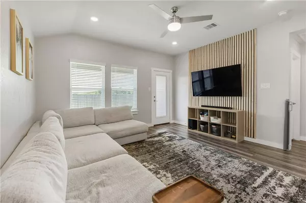 1104 Amistad LOOP, College Station, TX 77845