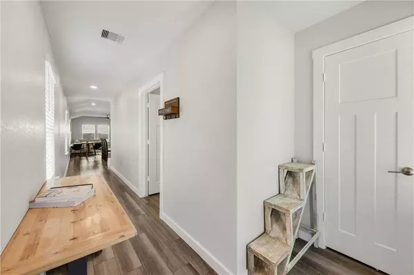 1104 Amistad LOOP, College Station, TX 77845