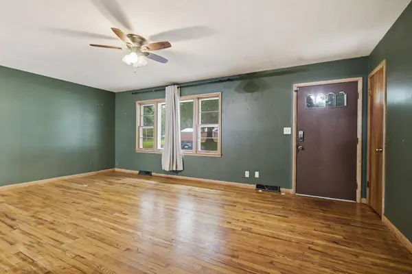 212 N Union ST, New Franklin, MO 65274