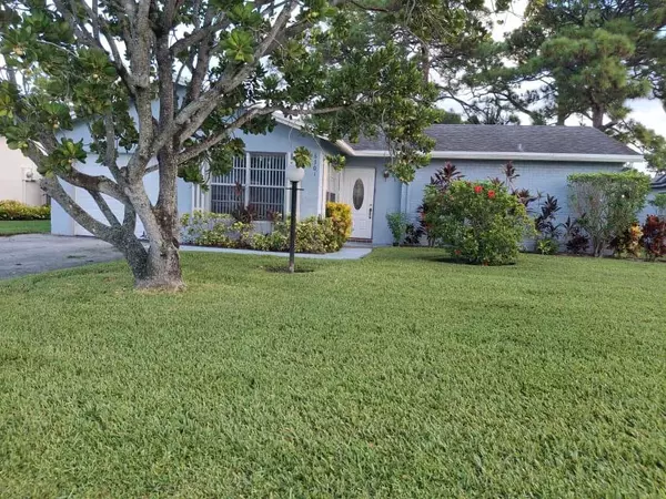 6301 Silver Moon Ln, Greenacres, FL 33463