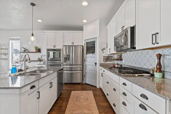 6498 W HAVEN MAPLE DR, West Jordan, UT 84081