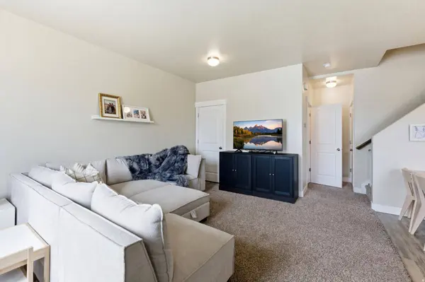 1792 E SKYLINE DR #G5, Eagle Mountain, UT 84005