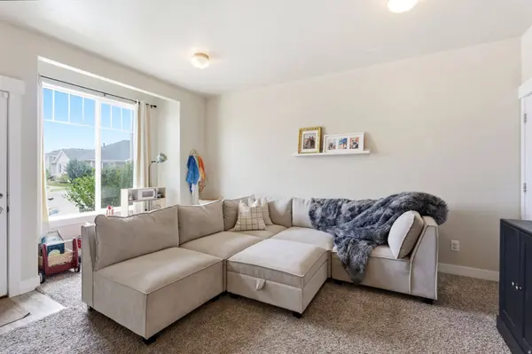 1792 E SKYLINE DR #G5, Eagle Mountain, UT 84005