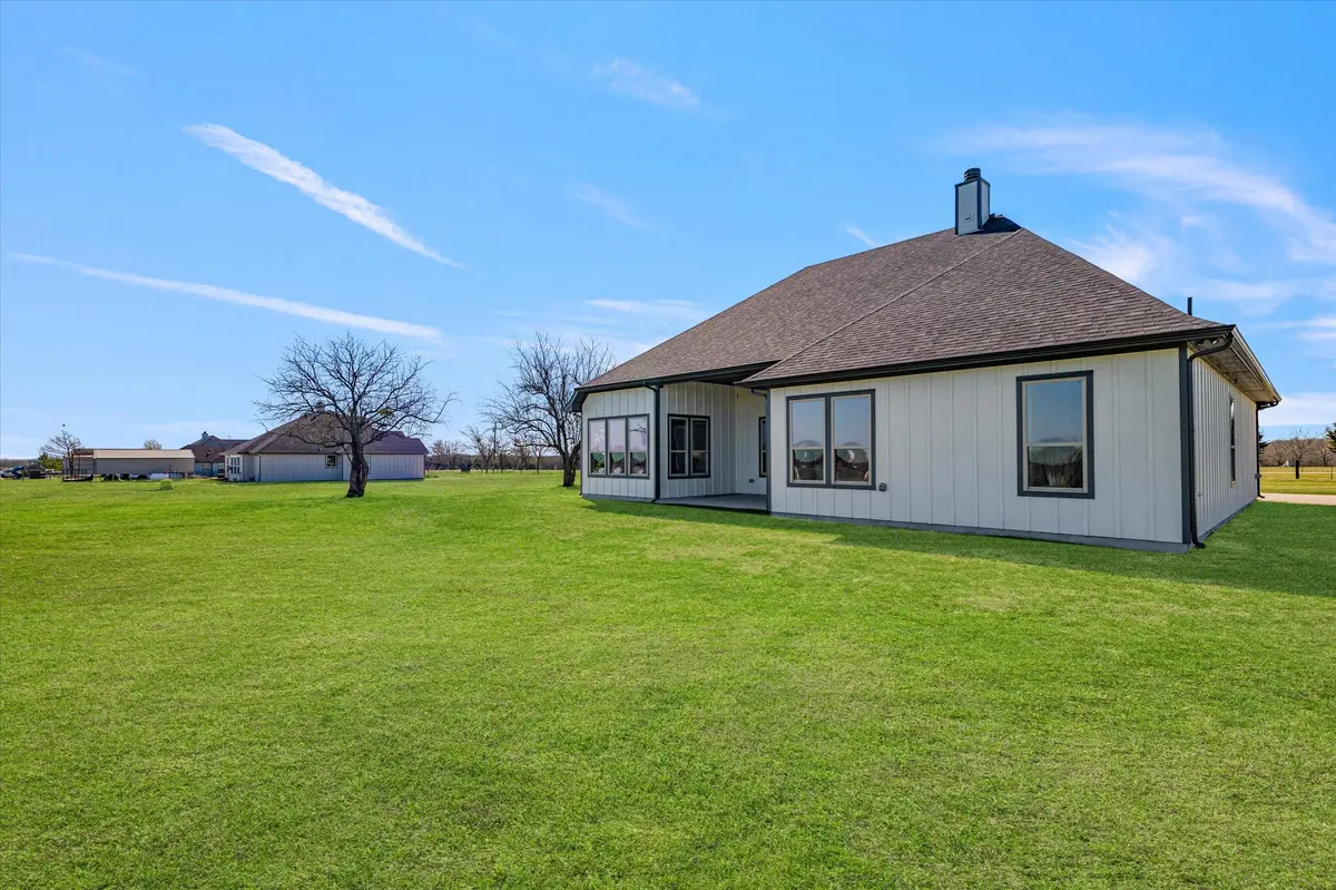 1585 S FM 1752, Savoy, TX 75479-3468