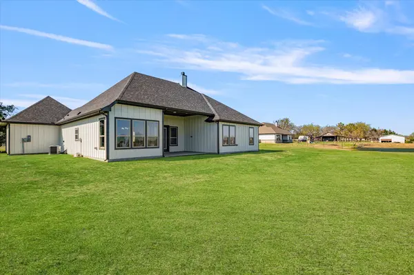 1585 S FM 1752, Savoy, TX 75479-3468