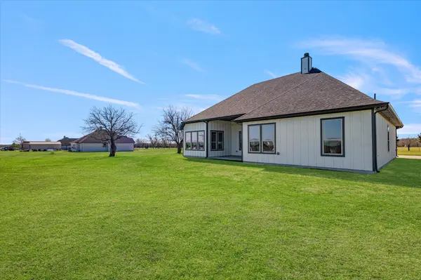 1585 S FM 1752, Savoy, TX 75479-3468