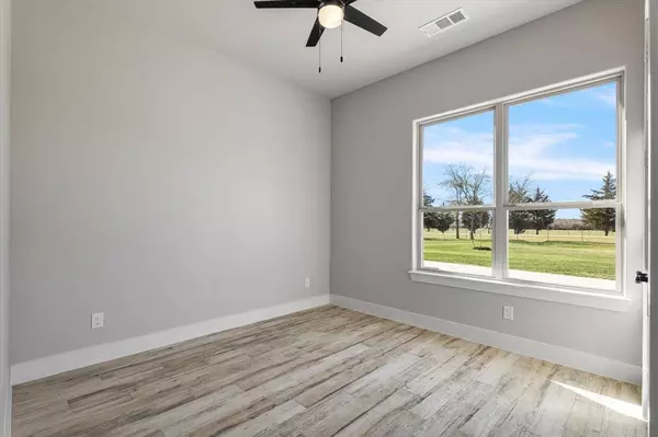 1585 Fm-1752, Savoy, TX 75479