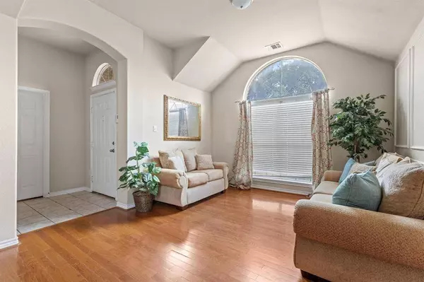 632 Delores Drive, Grand Prairie, TX 75052