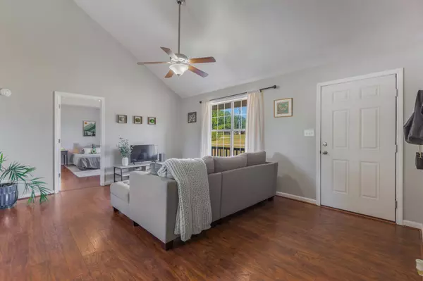 3869 Hearthstone Dr, Chapel Hill, TN 37034