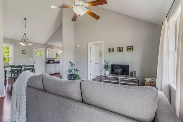 3869 Hearthstone Dr, Chapel Hill, TN 37034