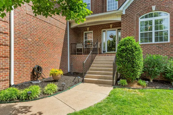 2766 Trasbin Ct, Thompsons Station, TN 37179