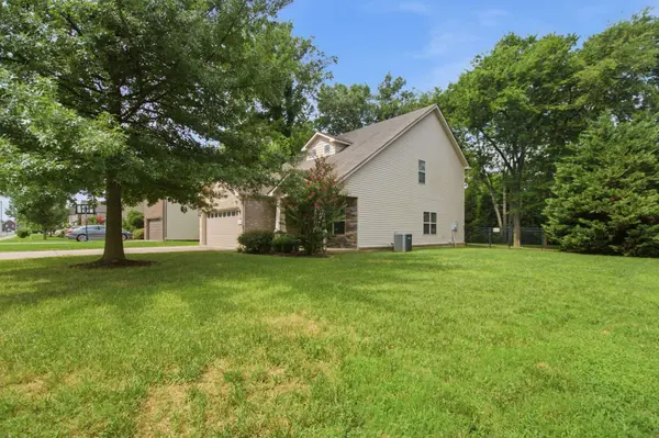 2204 Burnside Dr, Murfreesboro, TN 37128