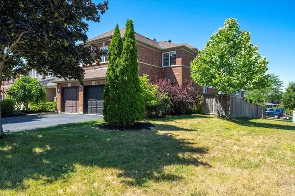 543 Heddle CRES, Newmarket, ON L3X 2K7