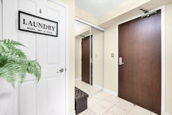 335 Rathburn RD W #312, Mississauga, ON L5B 0C8