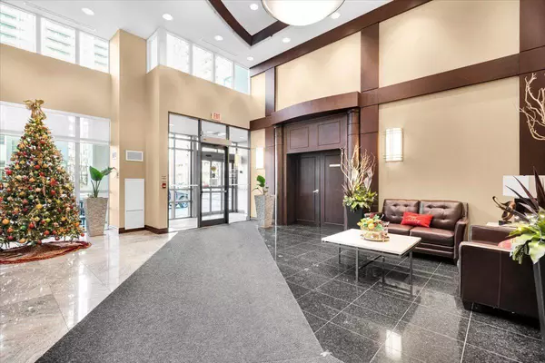 335 Rathburn RD W #312, Mississauga, ON L5B 0C8