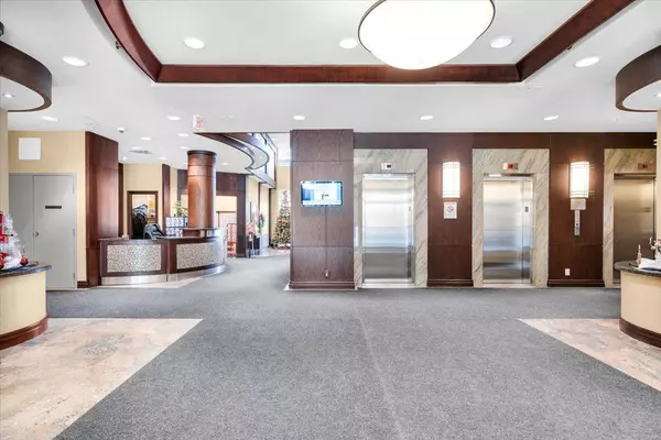 335 Rathburn RD W #312, Mississauga, ON L5B 0C8