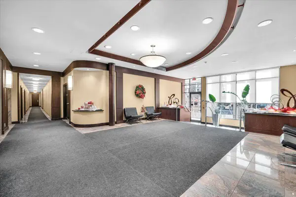 335 Rathburn RD W #312, Mississauga, ON L5B 0C8