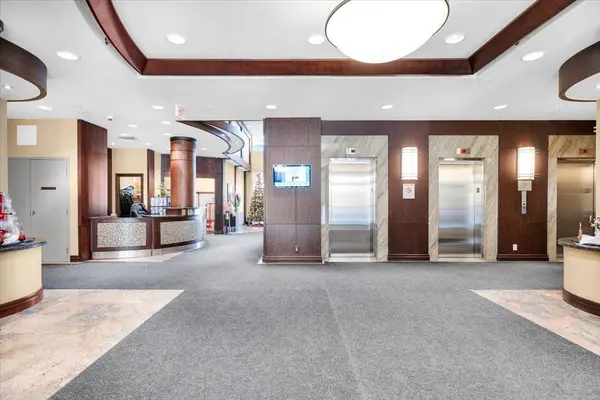 335 Rathburn RD W #312, Mississauga, ON L5B 0C8