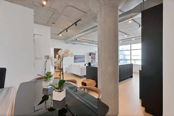 42 Camden ST #603, Toronto C01, ON M5V 1V1