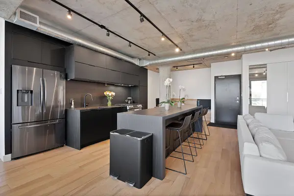 42 Camden ST #603, Toronto C01, ON M5V 1V1