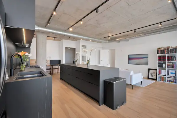 42 Camden ST #603, Toronto C01, ON M5V 1V1