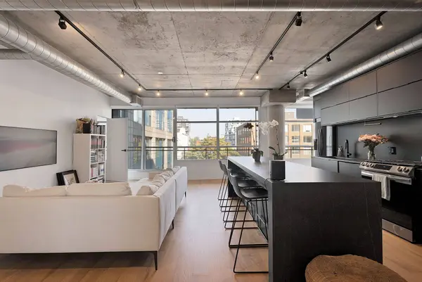 42 Camden ST #603, Toronto C01, ON M5V 1V1