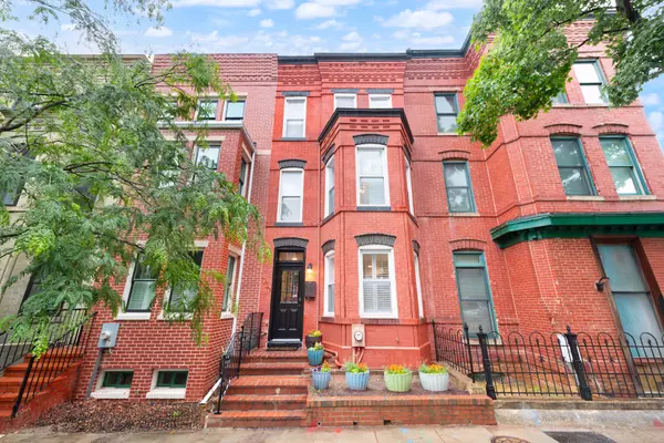 1030 D St NE, Washington, DC 20002-6130